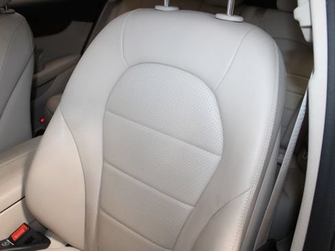 Used 2021 Mercedes-Benz GLC 300 4MATIC image 10