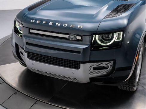 Used 2025 Land Rover Defender 110 S AWD/4WD image 9