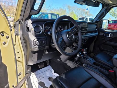 Used 2025 Jeep Gladiator Sport AWD/4WD image 21