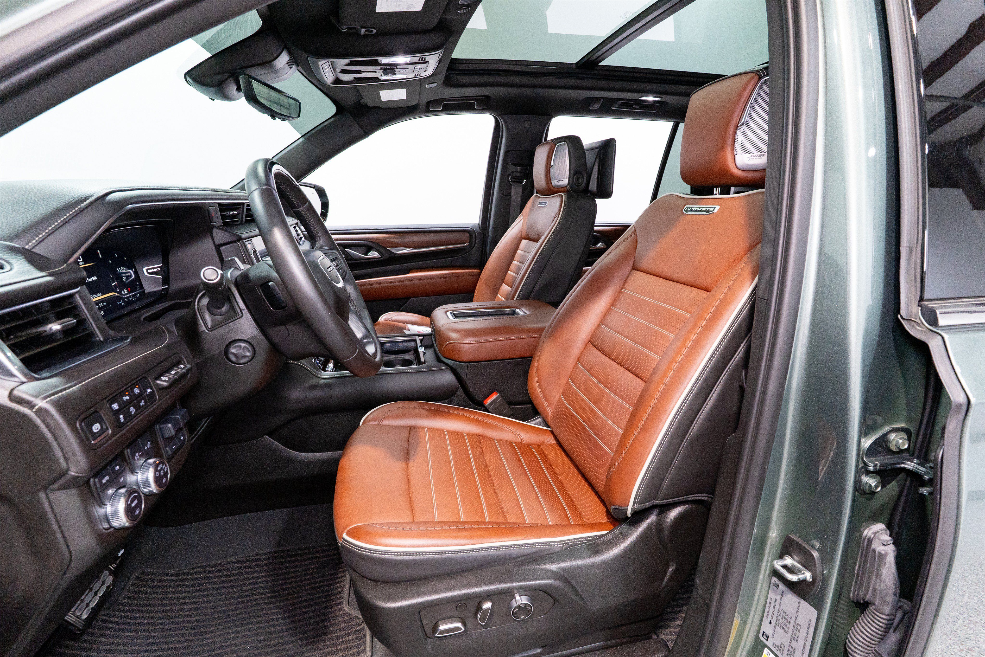 Used 2024 GMC Yukon Denali Ultimate AWD/4WD image 16