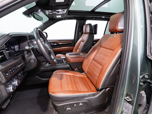 Used 2024 GMC Yukon Denali Ultimate AWD/4WD image 16