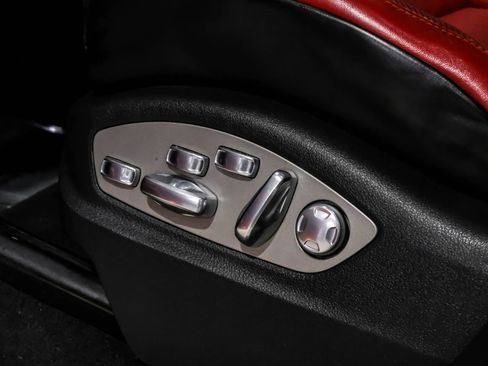 Used 2016 Porsche Cayenne Turbo S image 36