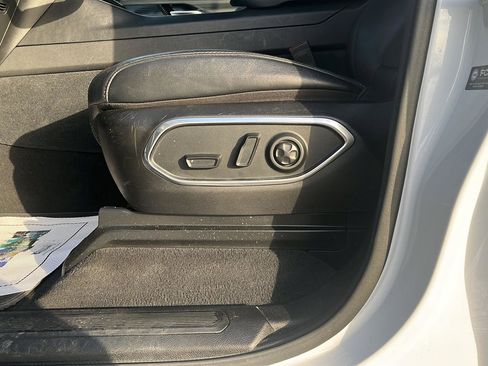 Used 2024 Jeep Wagoneer Series II w/ Flexible Seating Group image 23