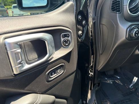 Used 2020 Jeep Gladiator Overland AWD/4WD image 12