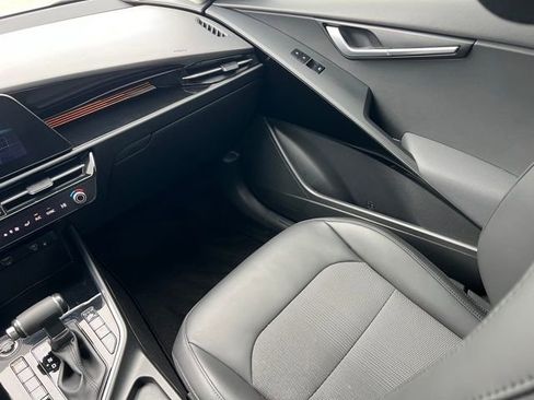 Certified 2023 Kia Niro EX image 15