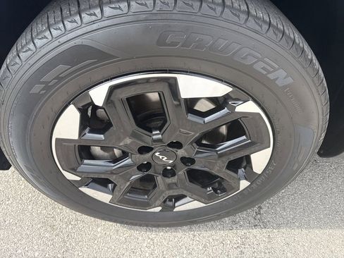 Used 2025 Kia Sorento S FWD image 9