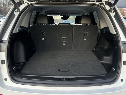 Certified 2023 Jeep Grand Cherokee Limited w/ Black Appearance Package image 12