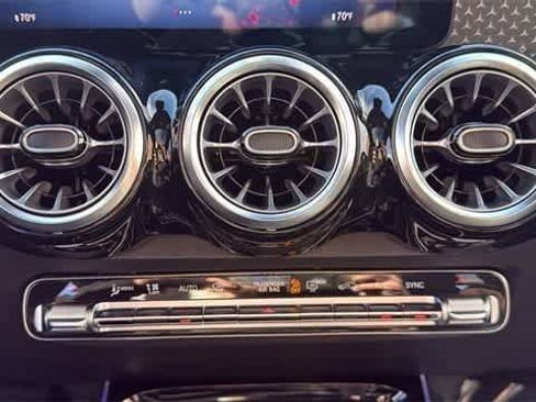 Certified 2025 Mercedes-Benz GLB 250 4MATIC image 22