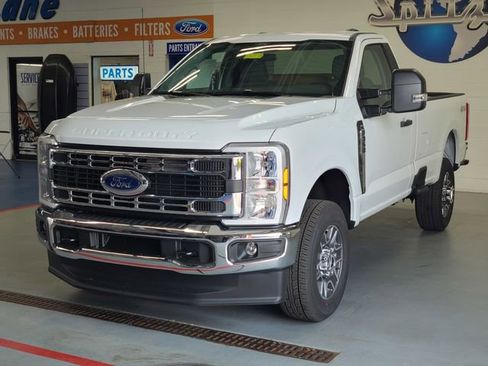 New 2025 Ford F350 XLT image 10