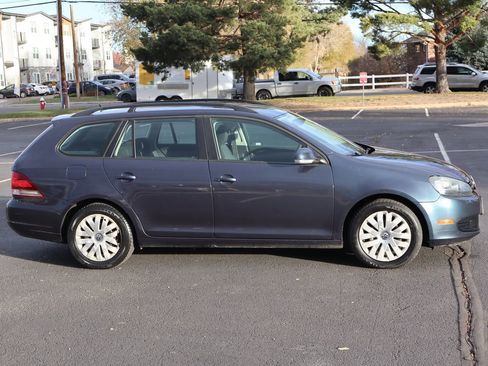 Used 2010 Volkswagen Jetta S image 3
