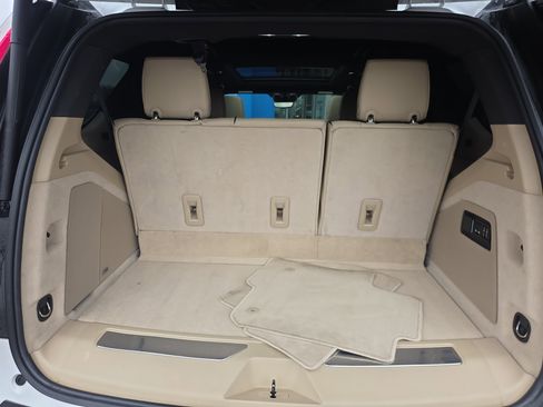 Used 2021 Cadillac Escalade Premium Luxury image 43