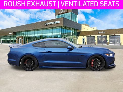 Used 2017 Ford Mustang GT Premium image 4