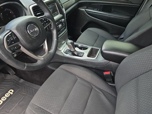 Used 2018 Jeep Grand Cherokee Laredo AWD/4WD image 10