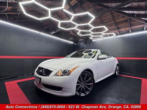 Used 2010 INFINITI G37 Convertible w/ Premium Pkg RWD image 2
