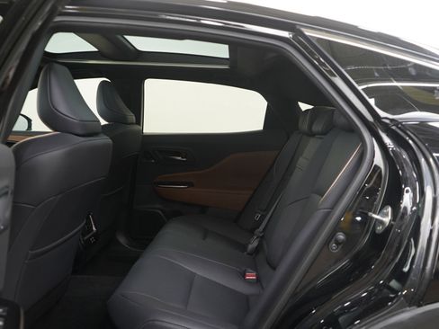 Used 2026 Toyota Crown Limited w/ Advanced Technology Package image 16