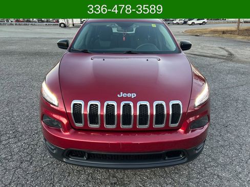 Used 2017 Jeep Cherokee Sport image 8
