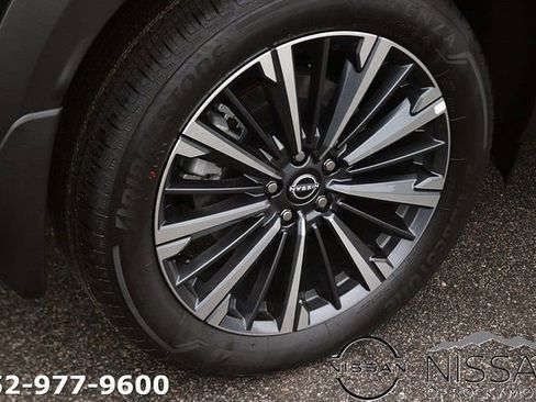 New 2026 Nissan Pathfinder Platinum image 8