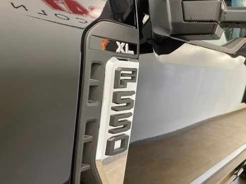 New 2024 Ford F550 4x4 Regular Cab Super Duty image 8