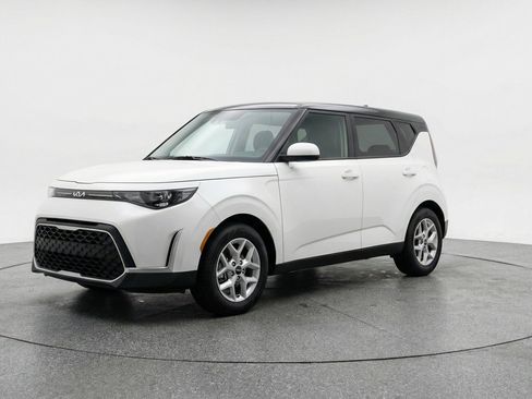 Used 2025 Kia Soul LX w/ LX Technology Package FWD image 3