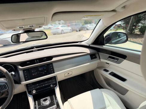 Used 2016 Jaguar XF Premium RWD image 25