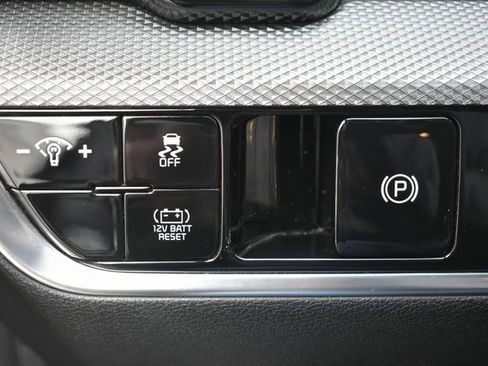 Used 2023 Kia Sportage LX image 16