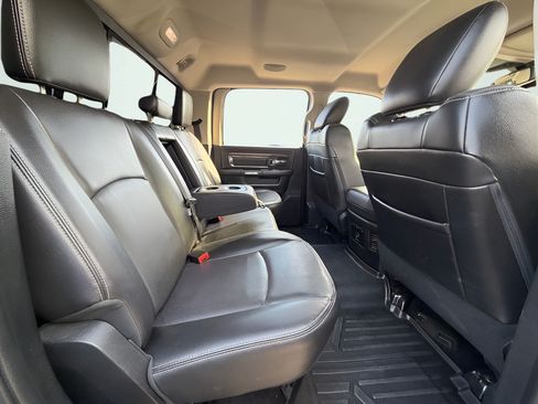 Used 2015 RAM 2500 Laramie w/ Black Appearance Group AWD/4WD image 24