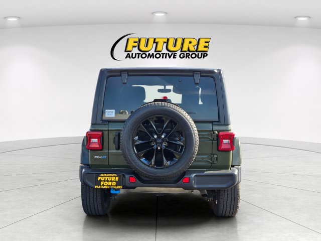 Used 2022 Jeep Wrangler Unlimited Sahara AWD/4WD image 5