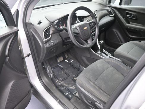 Used 2019 Chevrolet Trax LS image 12