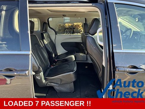 Used 2024 Chrysler Pacifica Limited FWD image 11