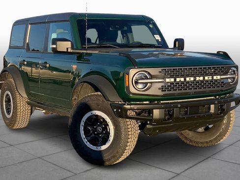 New 2025 Ford Bronco Badlands image 2