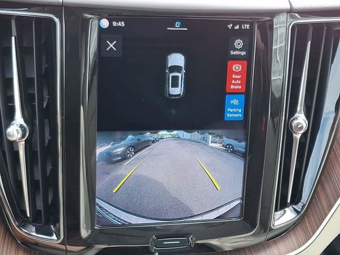 Certified 2022 Volvo XC60 B5 Momentum w/ Climate Package AWD/4WD image 19