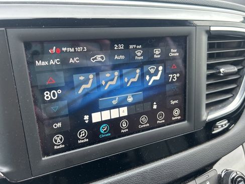 Used 2020 Chrysler Pacifica Touring-L image 24