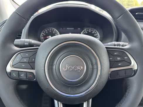 Used 2022 Jeep Renegade Latitude AWD/4WD image 10