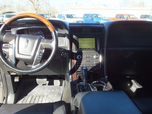 Used 2016 Lincoln Navigator L Reserve image 12