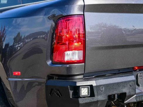 Used 2017 RAM 3500 SLT w/ Luxury Group image 8