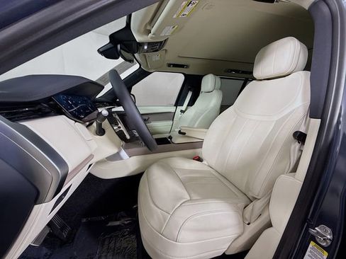 Certified 2025 Land Rover Range Rover Long Wheelbase SE image 11