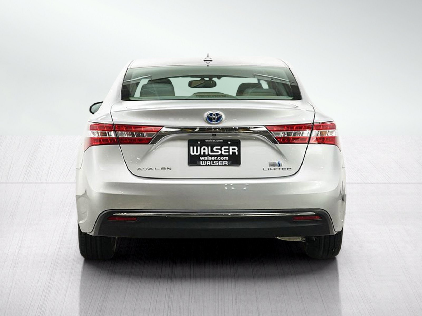 Used 2013 Toyota Avalon Limited w/ Technology Pkg FWD image 4