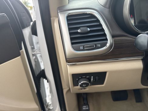 Used 2014 Jeep Grand Cherokee Overland w/ Advanced Technology Group image 20