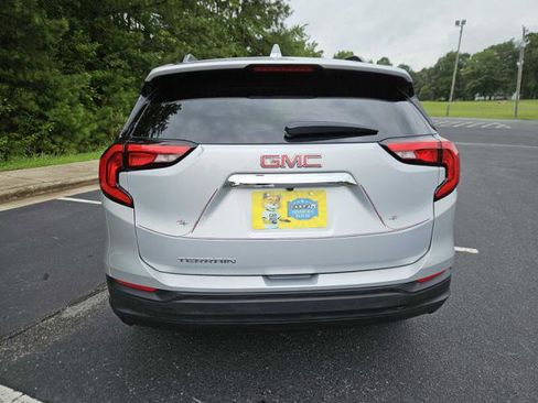 Used 2021 GMC Terrain SLE w/ Driver Convenience Package image 4