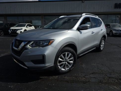 Used 2019 Nissan Rogue SV image 3