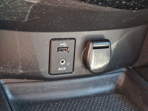 Used 2016 Nissan Rogue SV FWD image 28