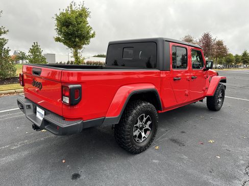 Used 2023 Jeep Gladiator Sport image 9
