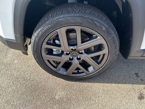 New 2026 Jeep Compass Latitude image 11