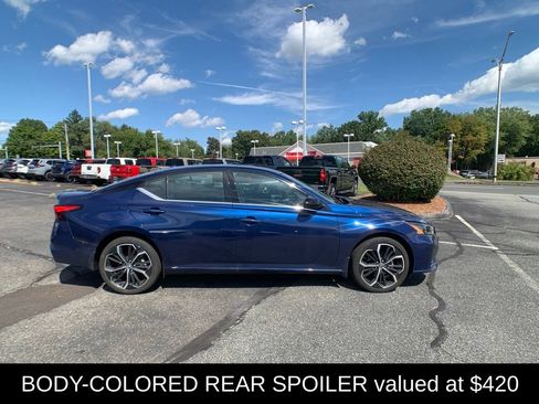 Used 2023 Nissan Altima 2.5 SR AWD/4WD image 2