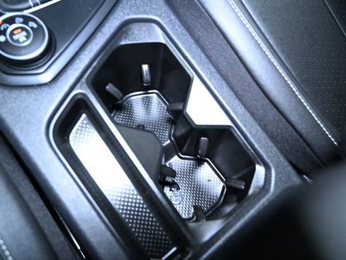 Used 2022 Volkswagen Tiguan SE image 28