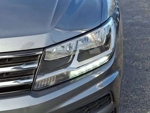 Used 2018 Volkswagen Tiguan SE image 12