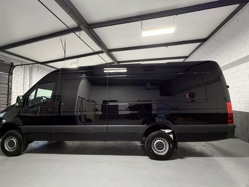Used 2022 Mercedes-Benz Sprinter 2500 image 9