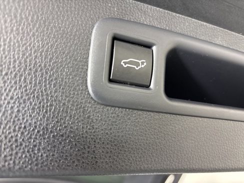 Used 2023 Toyota Highlander XLE image 40