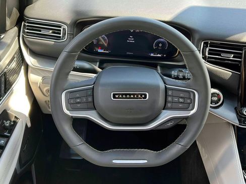 Certified 2025 Jeep Wagoneer 4WD w/ Premium Group I image 13