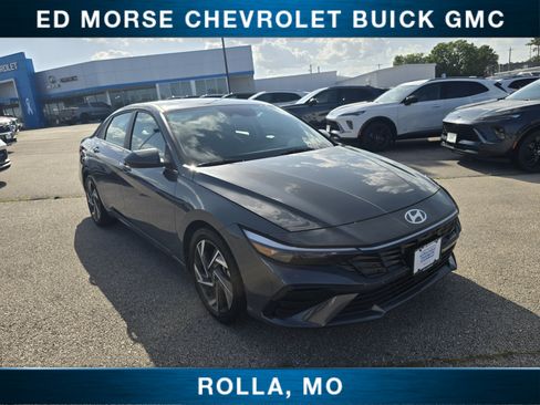 Used 2025 Hyundai Elantra SEL FWD image 1